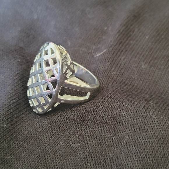 Ring - Picture 2 of 3